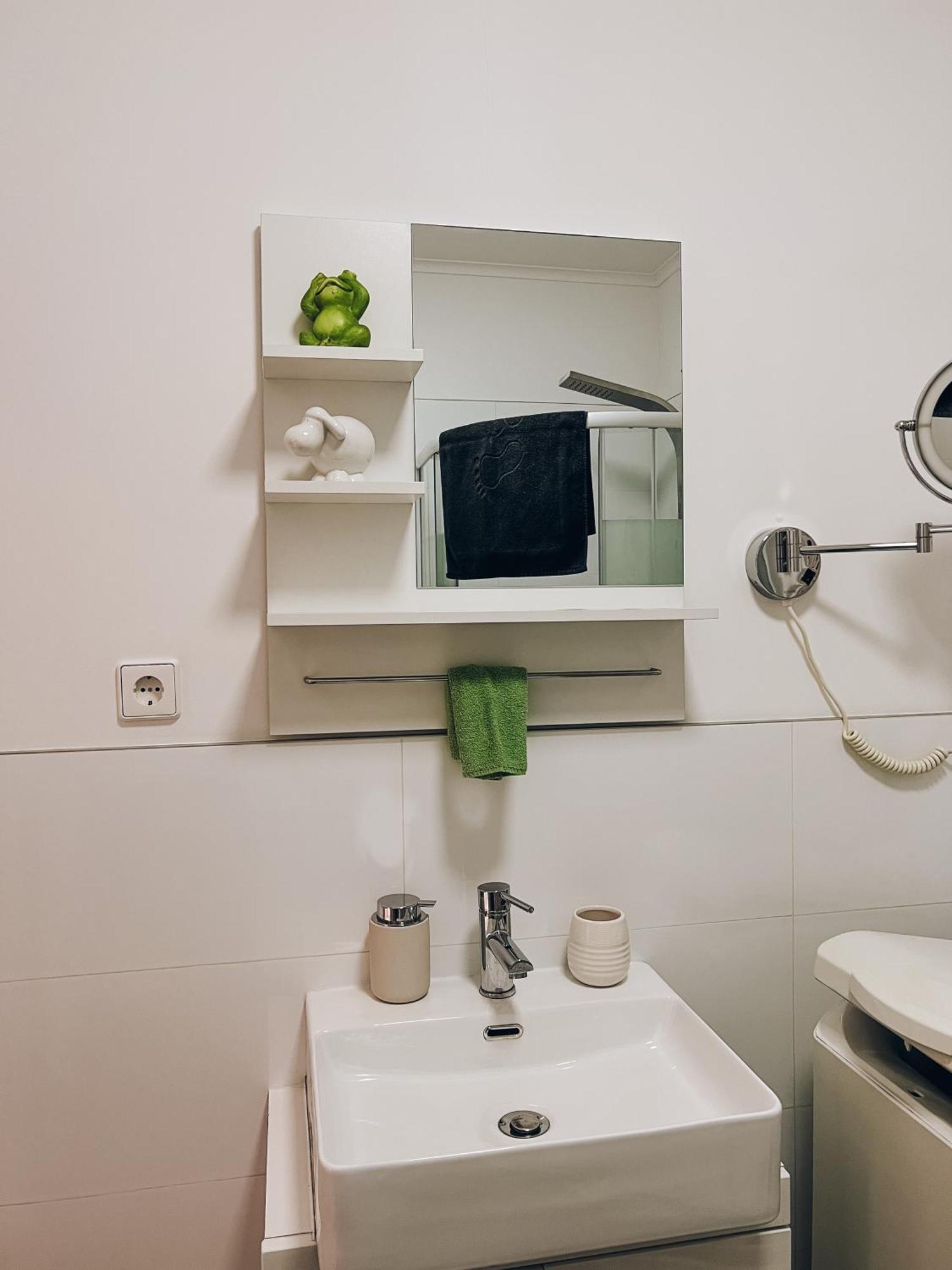 Neuwertiges Apartment Mit Kostenlose Privatparkplatz Auch Fuer Transporter Geeignet R1 Freiberg am Neckar Esterno foto